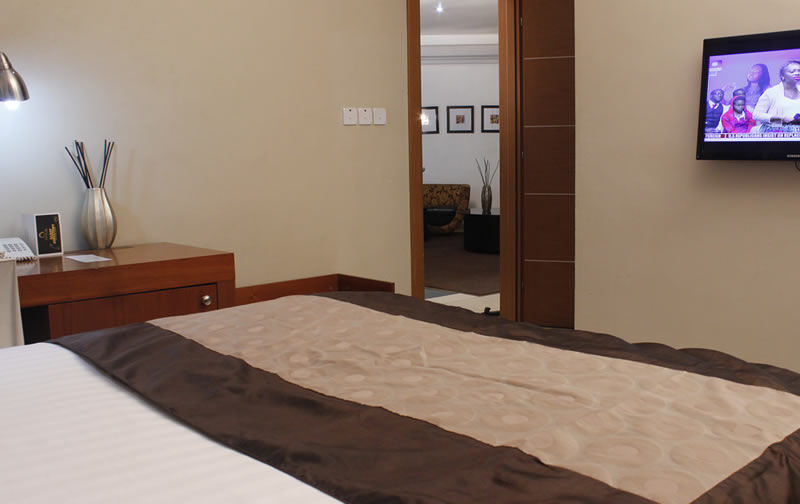  The Executive Suite is designed for our VIP guests that would like to receive visitors in their rooms, while maintaining their privacy